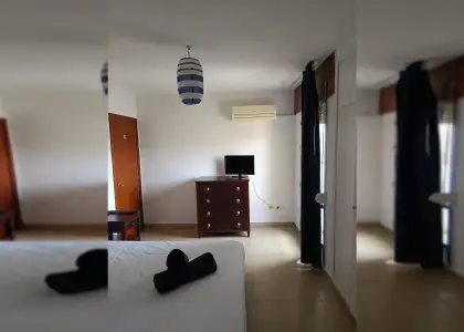 Habitación en piso compartido de 6 habitaciones en Oliveros, ideal para profesionales y estudiantes. en Almería