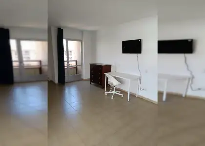 Habitación en piso compartido de 6 habitaciones en Oliveros, ideal para profesionales y estudiantes. en Almería