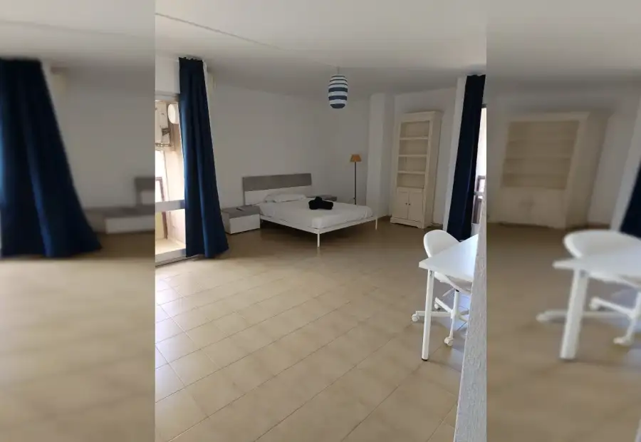 Habitación en piso compartido de 6 habitaciones en Oliveros, ideal para profesionales y estudiantes. en Almería