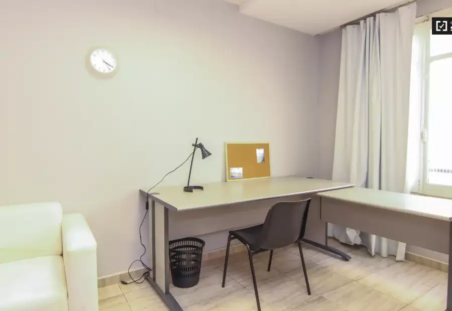 Habitación en piso compartido de 6 habitaciones en Sant Francesc, gastos incluidos, solo para profesionales y estudiantes. en Valencia