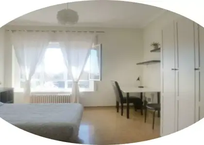 Habitación en piso compartido de 6 habitaciones en Zaragoza, gastos incluidos. en Zaragoza
