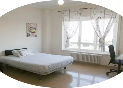 Habitación en piso compartido de 6 habitaciones en Zaragoza, gastos incluidos. en Zaragoza