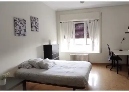 Habitación en piso compartido de 6 habitaciones en Zaragoza, gastos incluidos. en Zaragoza