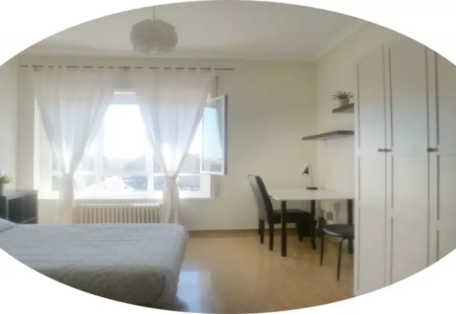 Habitación en piso compartido de 6 habitaciones en Zaragoza, gastos incluidos. en Zaragoza