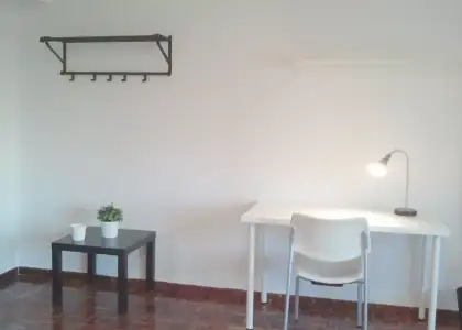 Habitación en piso compartido de 6 habitaciones en Zaragoza, todos los gastos incluidos. en Zaragoza
