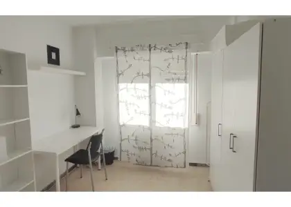 Habitación en piso compartido de 6 habitaciones en Zaragoza, todos los gastos incluidos. en Zaragoza