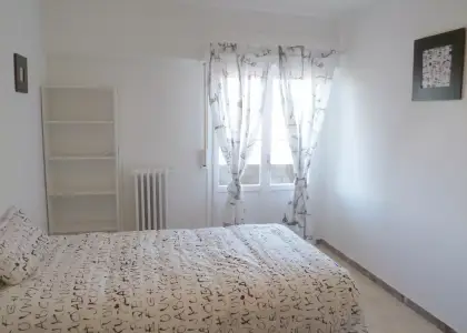 Habitación en piso compartido de 6 habitaciones en Zaragoza, todos los gastos incluidos. en Zaragoza