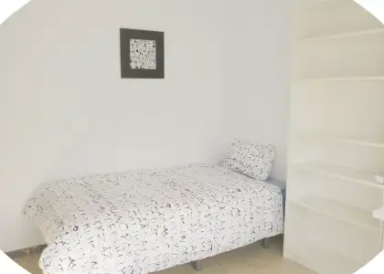Habitación en piso compartido de 6 habitaciones en Zaragoza, todos los gastos incluidos. en Zaragoza