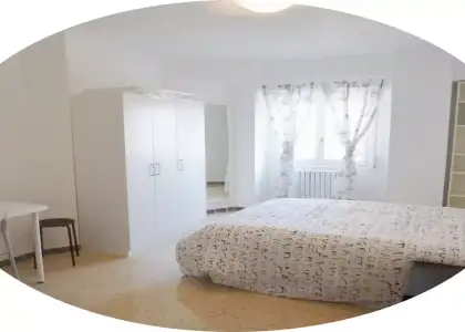 Habitación en piso compartido de 6 habitaciones en Zaragoza, todos los gastos incluidos. en Zaragoza