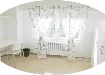Habitación en piso compartido de 6 habitaciones en Zaragoza, todos los gastos incluidos. en Zaragoza