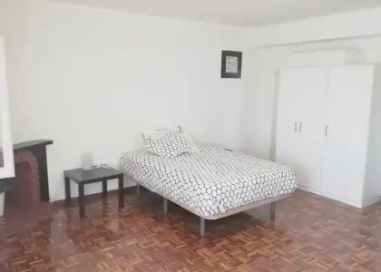 Habitación en piso compartido de 6 habitaciones en Zaragoza, todos los gastos incluidos. en Zaragoza
