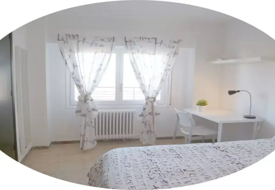 Habitación en piso compartido de 6 habitaciones en Zaragoza, todos los gastos incluidos. en Zaragoza