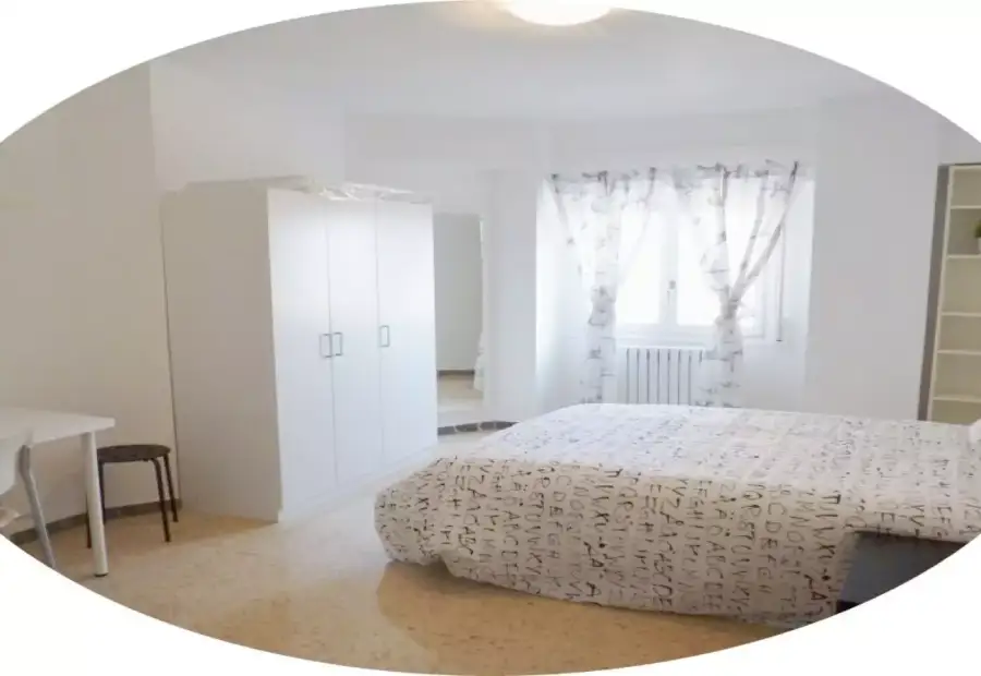 Habitación en piso compartido de 6 habitaciones en Zaragoza, todos los gastos incluidos. en Zaragoza