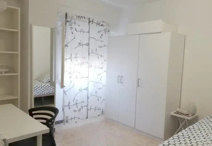 Habitación en piso compartido de 6 habitaciones en Zaragoza, todos los gastos incluidos. en Zaragoza