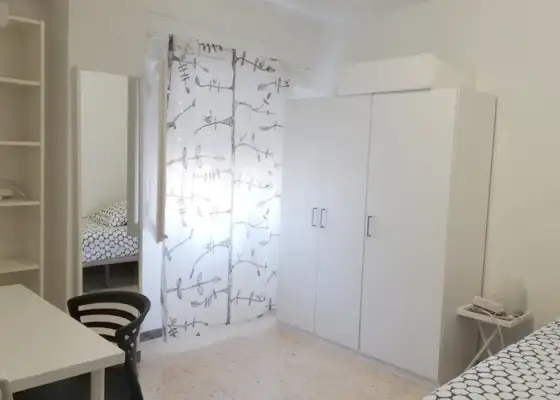 Habitación en piso compartido de 6 habitaciones en Zaragoza, todos los gastos incluidos.