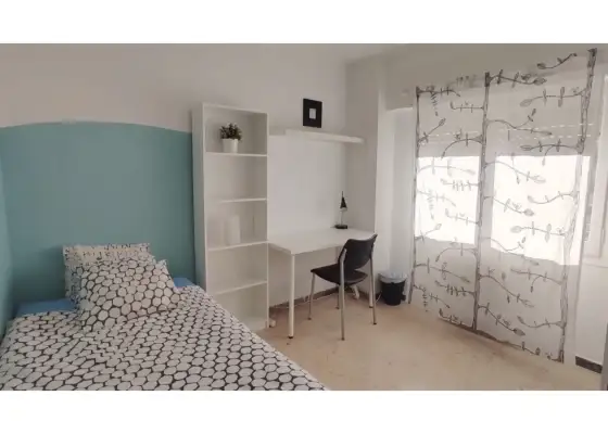 Habitación en piso compartido de 6 habitaciones en Zaragoza, todos los gastos incluidos.