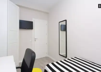 Habitación en piso compartido de 7 habitaciones en alquiler en Universidad, perfecta para profesionales y estudiantes. en Madrid