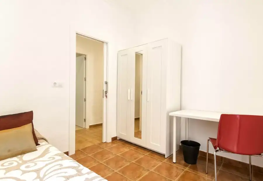 Habitación en piso compartido en Alicante- Solo chicas en Alicante (Alacant)