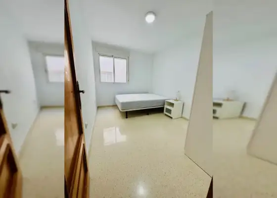 Habitación en piso compartido en Almería