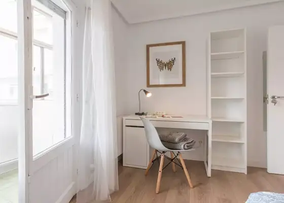 Habitación en piso compartido en Bilbao con balcón privado