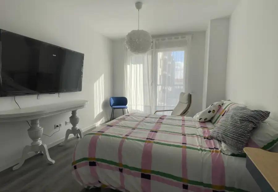 Habitación en piso compartido en Santa Cruz de Bezana en Santander