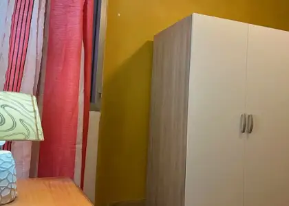 Habitación en un apartamento compartido de 3 habitaciones en alquiler en San Pedro, gastos incluidos. en Córdoba