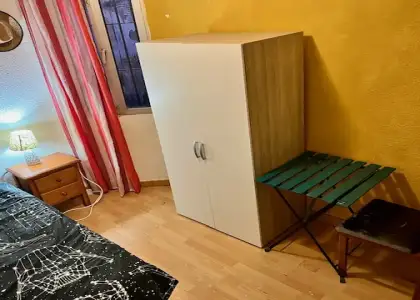 Habitación en un apartamento compartido de 3 habitaciones en alquiler en San Pedro, gastos incluidos. en Córdoba