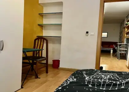Habitación en un apartamento compartido de 3 habitaciones en alquiler en San Pedro, gastos incluidos. en Córdoba