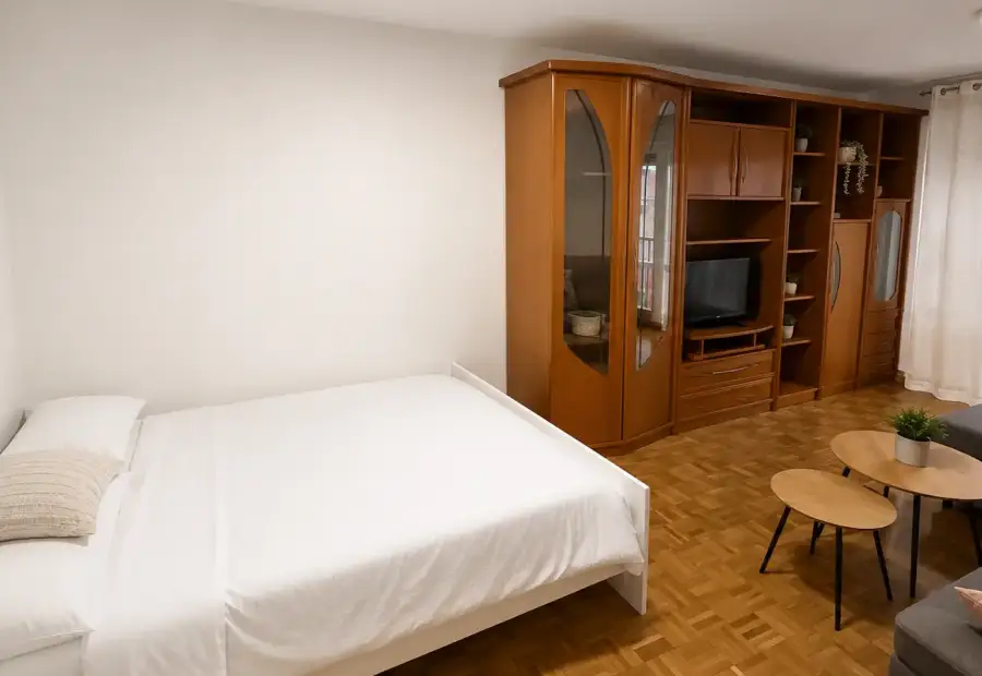 Habitación en un apartamento compartido de 4 habitaciones en Azpilagaña. en Pamplona