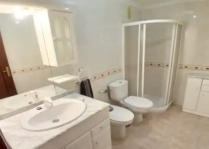 Habitación en un apartamento compartido de 5 habitaciones en Plaza de Toros, todos los gastos incluidos. en Valladolid