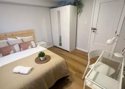 Habitación en un apartamento compartido de 7 habitaciones en alquiler en Mont-Olivet. en Valencia