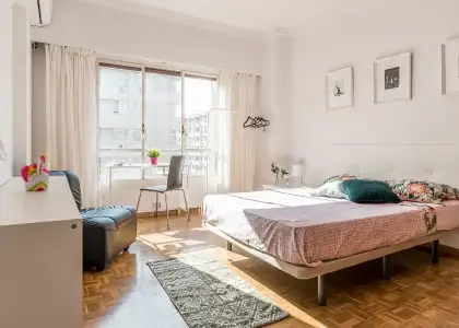 Habitación en un piso compartido de 10 habitaciones en alquiler en Castillejos. en Madrid