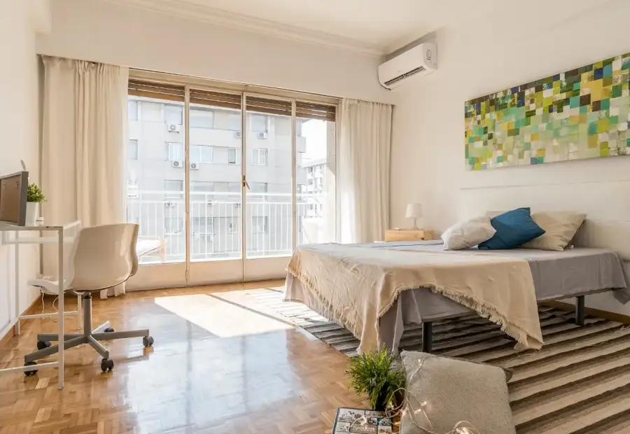Habitación en un piso compartido de 10 habitaciones en alquiler en Castillejos. en Madrid
