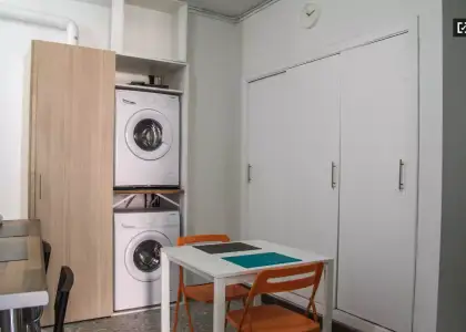 Habitación en un piso compartido de 10 habitaciones en alquiler en Sant Francesc. en Valencia