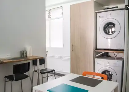 Habitación en un piso compartido de 10 habitaciones en alquiler en Sant Francesc. en Valencia