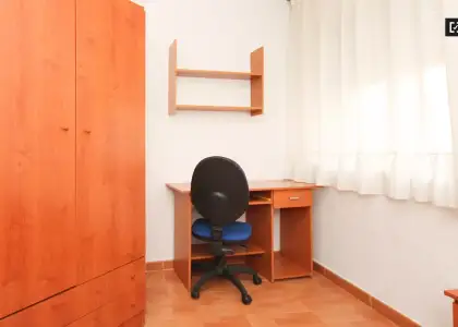 Habitación en un piso compartido de 11 habitaciones en alquiler en Centro-Sagrario, ideal para mujeres y profesionales. en Granada