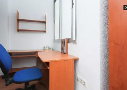 Habitación en un piso compartido de 11 habitaciones en alquiler en Centro-Sagrario, ideal para mujeres y profesionales. en Granada