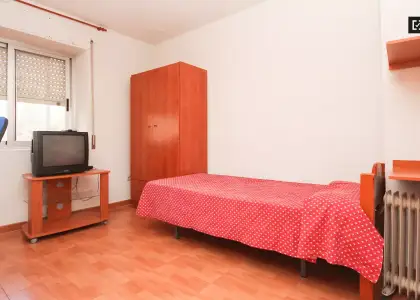 Habitación en un piso compartido de 11 habitaciones en alquiler en Centro-Sagrario, ideal para mujeres y profesionales. en Granada