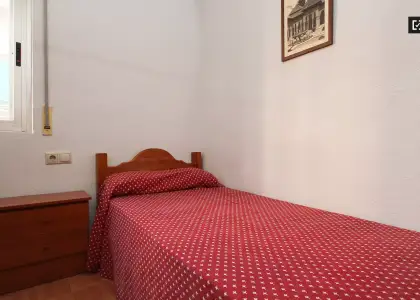 Habitación en un piso compartido de 11 habitaciones en alquiler en Centro-Sagrario, ideal para mujeres y profesionales. en Granada