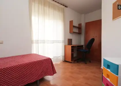 Habitación en un piso compartido de 11 habitaciones en alquiler en Centro-Sagrario, ideal para mujeres y profesionales. en Granada
