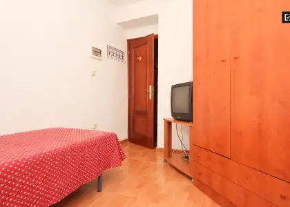 Habitación en un piso compartido de 11 habitaciones en alquiler en Centro-Sagrario, ideal para mujeres y profesionales. en Granada