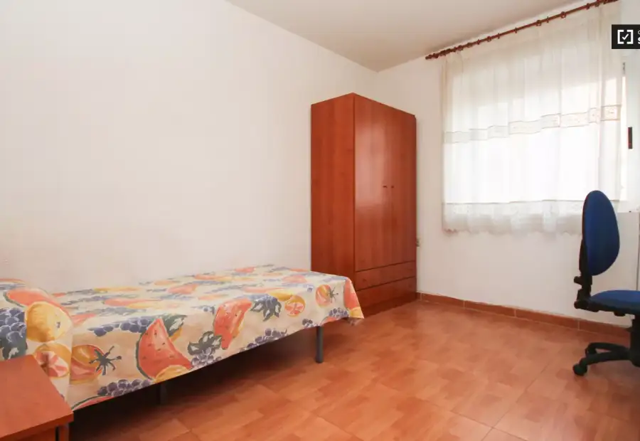Habitación en un piso compartido de 11 habitaciones en alquiler en Centro-Sagrario, ideal para mujeres y profesionales. en Granada