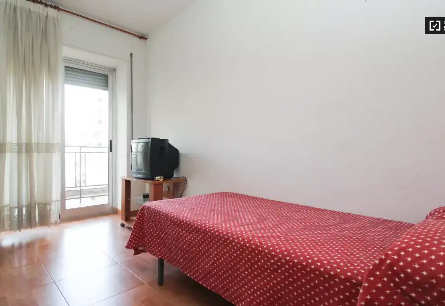 Habitación en un piso compartido de 11 habitaciones en alquiler en Centro-Sagrario, ideal para mujeres y profesionales. en Granada