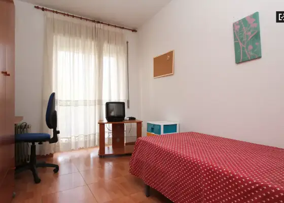 Habitación en un piso compartido de 11 habitaciones en alquiler en Centro-Sagrario, ideal para mujeres y profesionales. en Granada