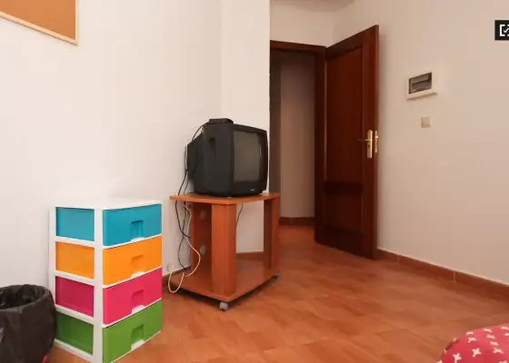 Habitación en un piso compartido de 11 habitaciones en alquiler en Centro-Sagrario, ideal para mujeres y profesionales. en Granada