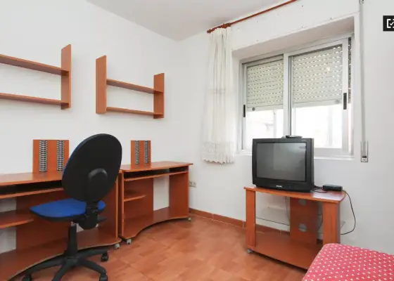 Habitación en un piso compartido de 11 habitaciones en alquiler en Centro-Sagrario, ideal para mujeres y profesionales. en Granada