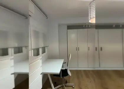 Habitación en un piso compartido de 2 dormitorios en alquiler en el Centro Histórico, ideal para profesionales. en Almería