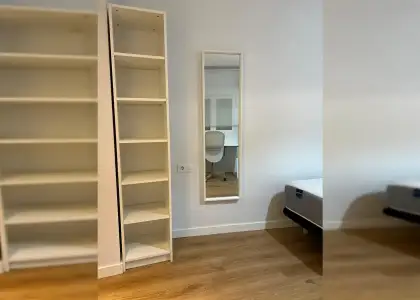 Habitación en un piso compartido de 2 dormitorios en alquiler en el Centro Histórico, ideal para profesionales. en Almería