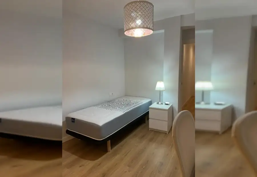 Habitación en un piso compartido de 2 dormitorios en alquiler en el Centro Histórico, ideal para profesionales. en Almería