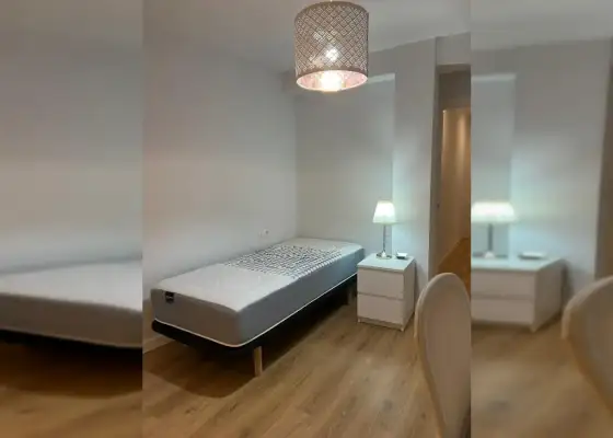 Habitación en un piso compartido de 2 dormitorios en alquiler en el Centro Histórico, ideal para profesionales. en Almería
